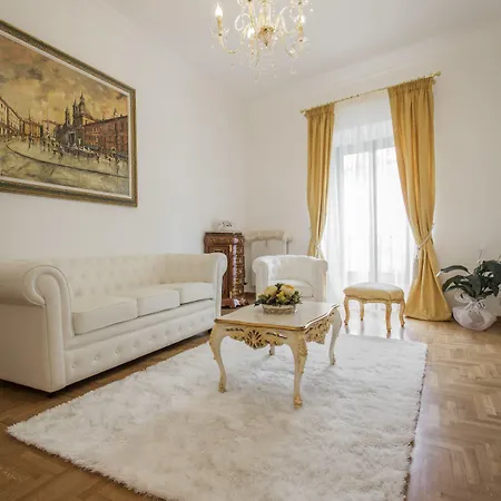 Sarandrea Apartment *